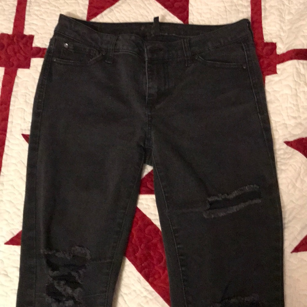 Black skinny jeans with some holesss!! 🖤
